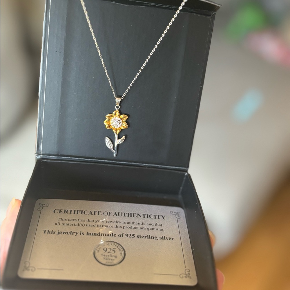 Source Unknown Silver and Gold Flower Necklace